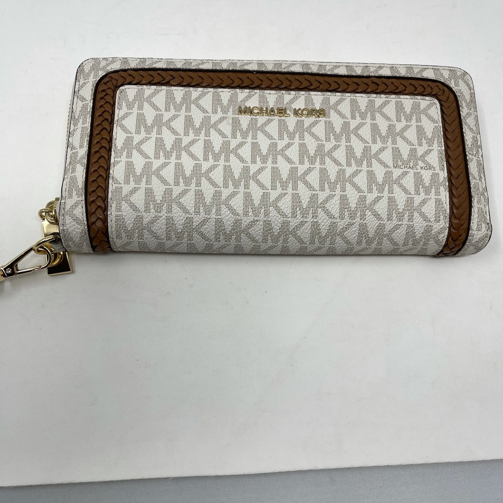Michael Kors Wallet!